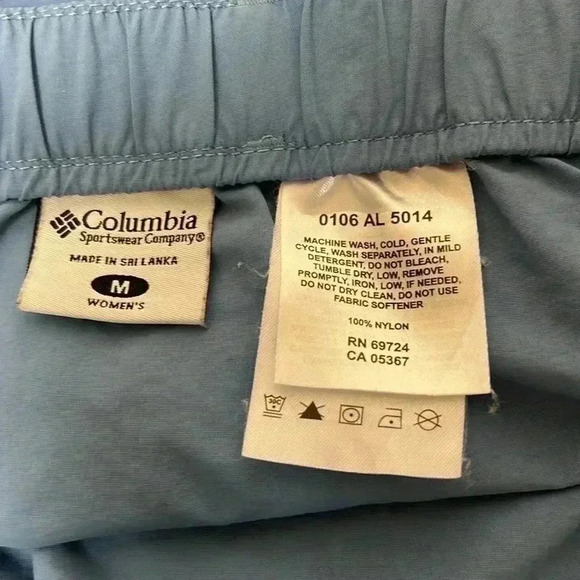 Columbia Women’s Skirt with adjustable belt and cargo pockets - Picture 7 of 9